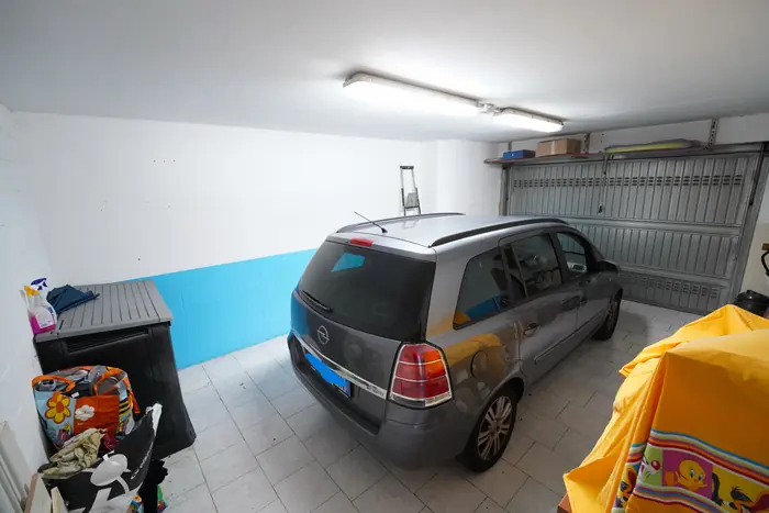 Box auto di circa 25 metri quadrati