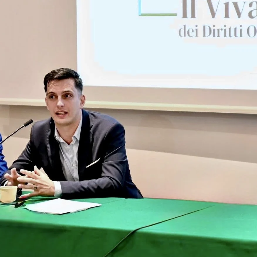 Loris Rodigari durante un incontro pubblico