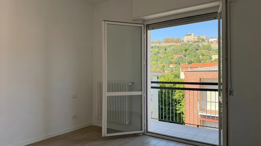 Seconda camera con vista aperta verso Città Alta