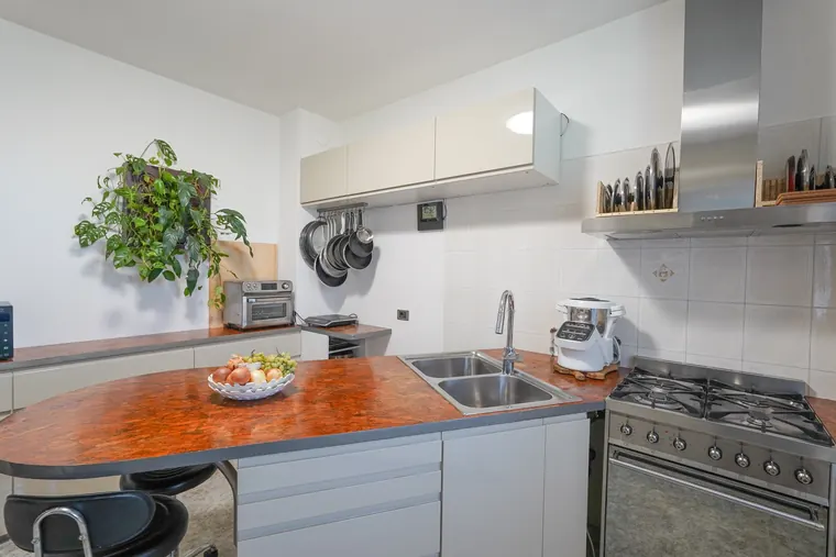 Seconda vista della cucina abitabile