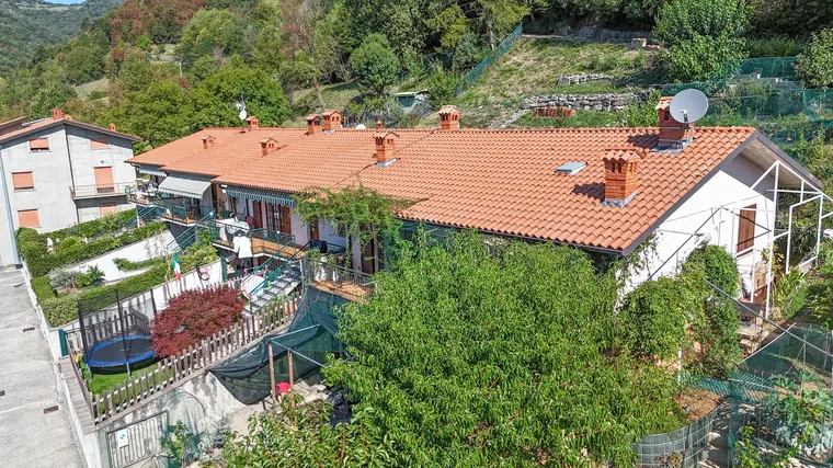 Vista esterna aerea della villetta di testa