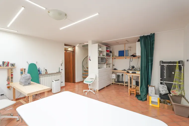 Seconda vista della taverna e della scala interna